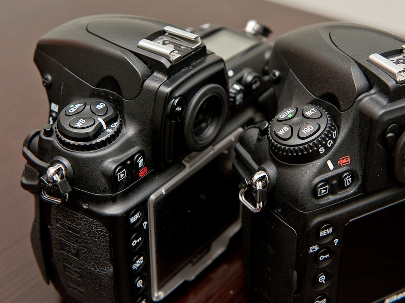 <b>D700（左）との比較</b>