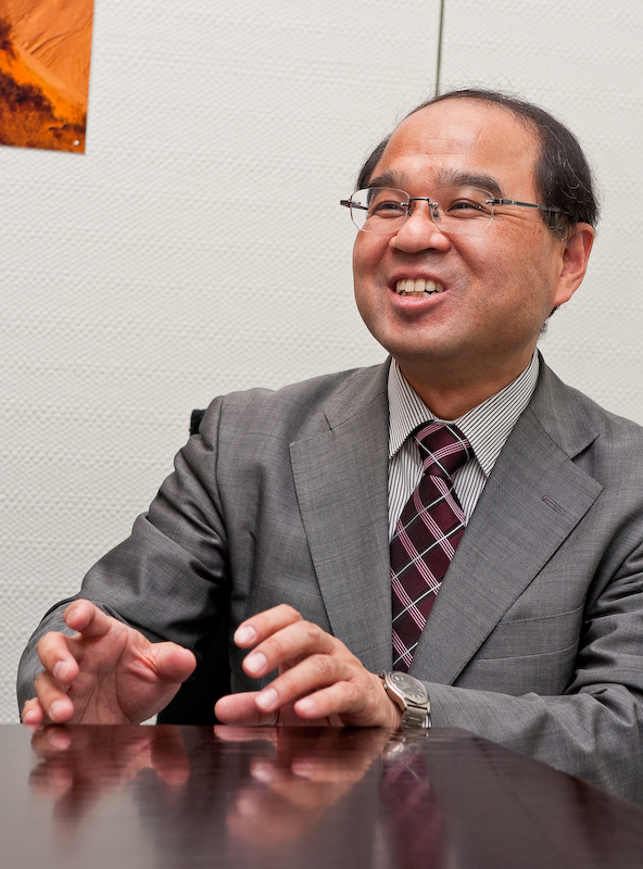 <b>プロダクトマネージャーの松島茂夫氏。「こうした画素数はこれまで一般のお客様には手が届かない世界だったと思います。そうした世界の写真を簡単に撮れるようになったと考えています」</b>