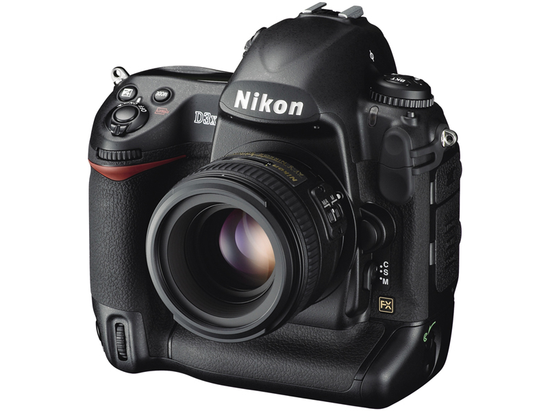 <b>プロ向けの高画素モデル「D3X」（2008年2月発売）</b>
