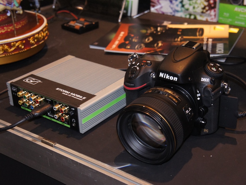 <b>CP+2012では、グラスバレーの外部レコーダーと組み合わせたデモを行なった</b>