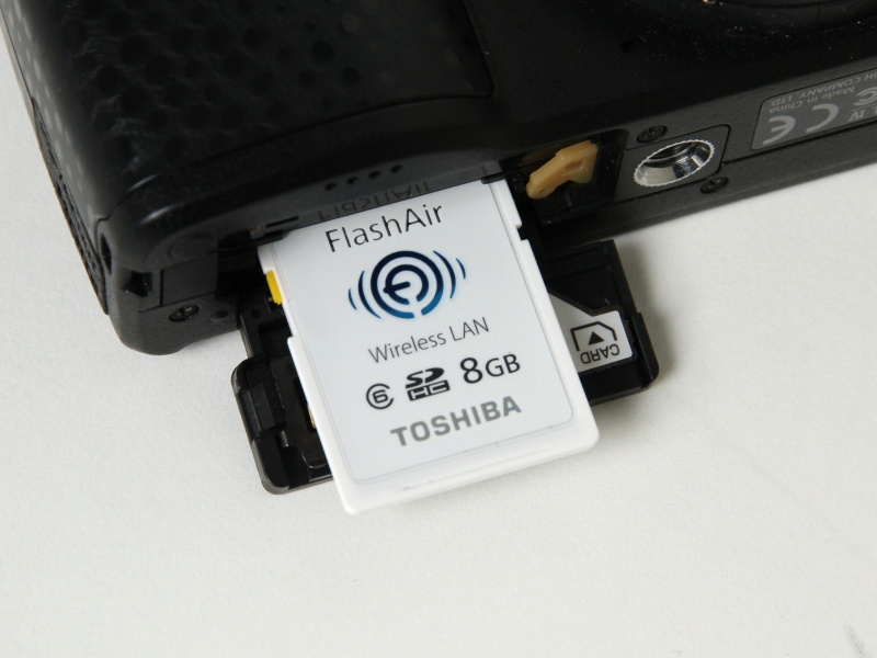 <b>無線LAN機能を除けば、8GB・Class 6の地味なSDHCカードだ</b>