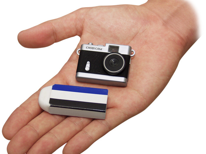 <b>消しゴムとのサイズ比較</b>