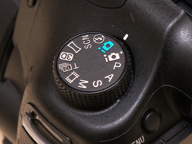 <b>「T 12」のマークがテレコン連続撮影優先AEモード</b>