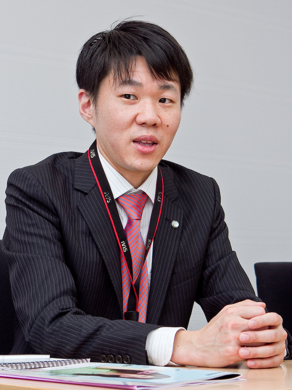 <b>商品企画を担当した石井亮儀氏。「キヤノンの技術力を結集して作ったカメラですので、大きなセンサーによるボケ味や突き抜けた解像感を実感して欲しいです」</b>