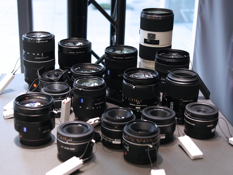 <b>タッチ&amp;トライコーナーに用意されていたAマウントレンズ群</b>