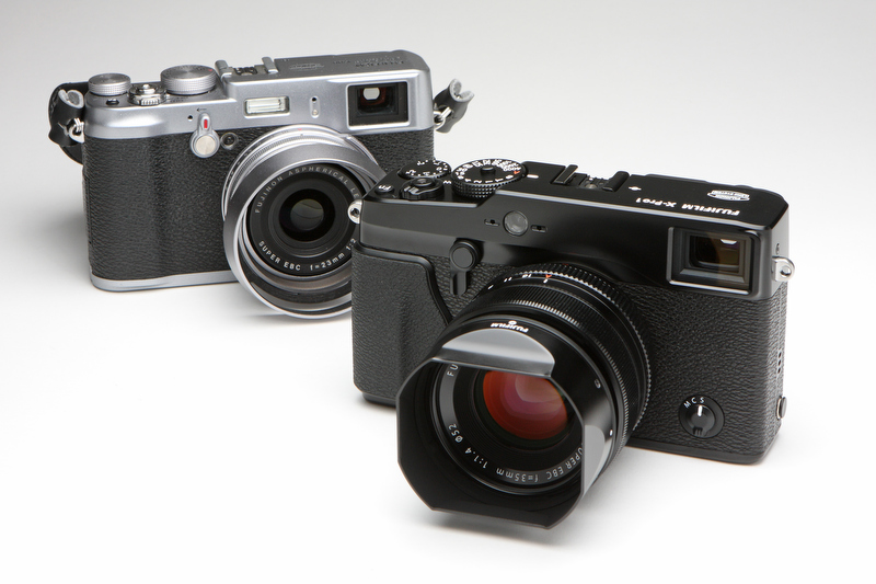 <b>使い始めて約1年となるFUJIFILM X100と。こうやってみると、FUJIFILM X-Pro1のボディシェイプが随分とモダンなことが分かる。今後、交換レンズをゆっくり揃えていこうと考えている。</b>