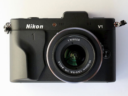 <b>Nikon 1 V1専用カスタムグリップの装着例</b>
