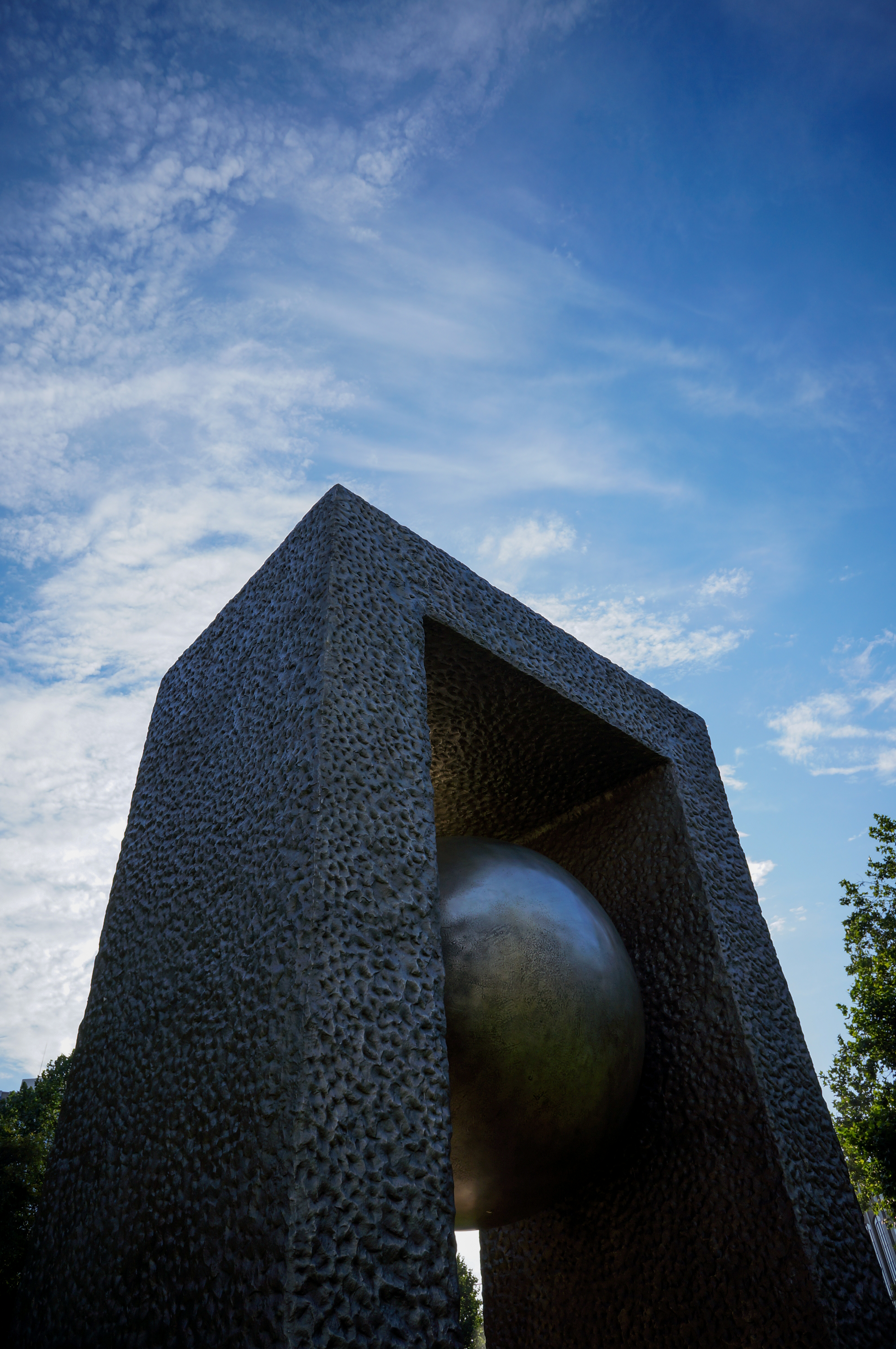 <b>コントラスト: +25、ハイライト:-43、シャドウ: +63、白レベル:-80、黒レベル:-37で調整したもの。</b>