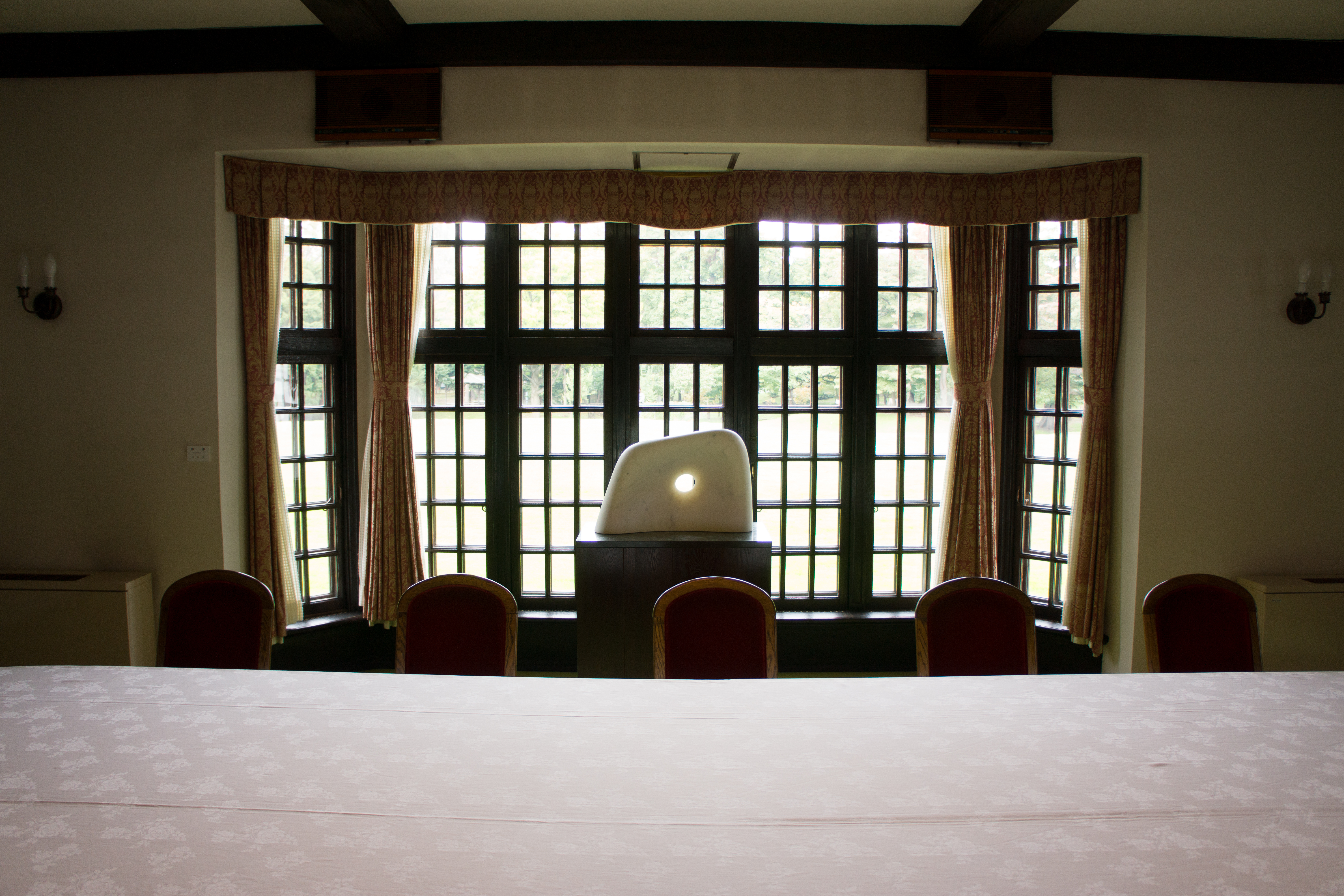 <b>オリジナルのJPEG画像を調整なしで書き出したもの。NEX-7 / E 18-55mm F3.5-5.6 OSS / プログラムAE / 1/50秒 / F3.5 / 1.7EV / ISO400 / WB:太陽光 / 18mm</b>