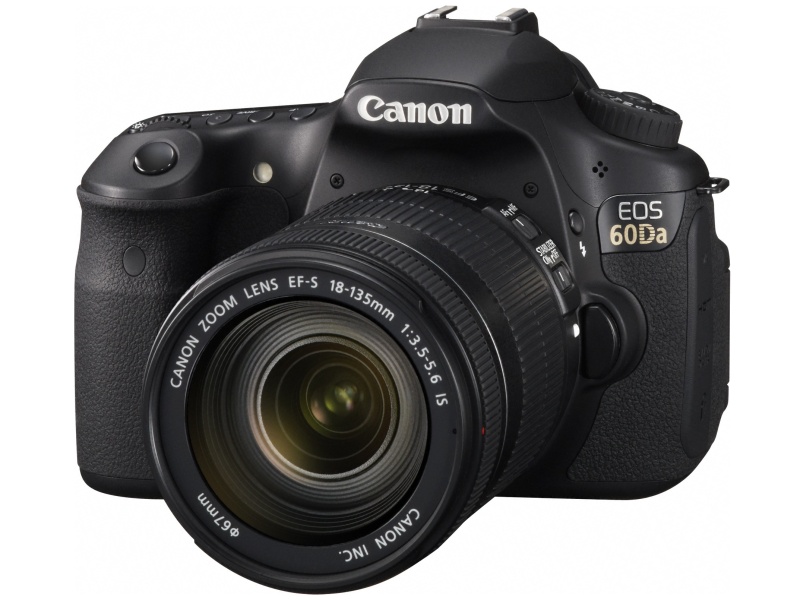 <b>EF-S 18-135mm F3.5-5.6 ISを装着したところ</b>