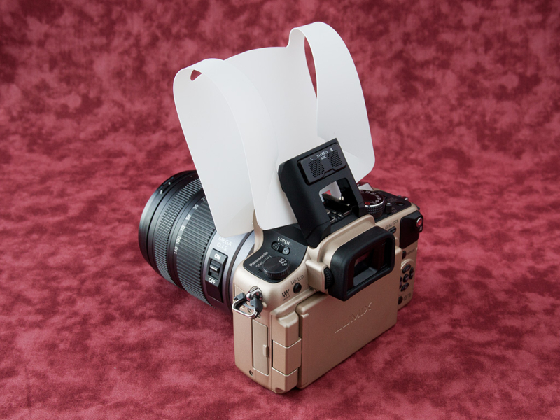 <b>LUMIX DMC-GH1への装着例</b>