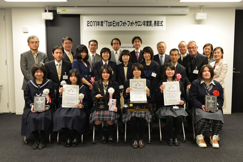 <b>表彰式終了後の記念写真（ニコンイメージングジャパン提供）</b>