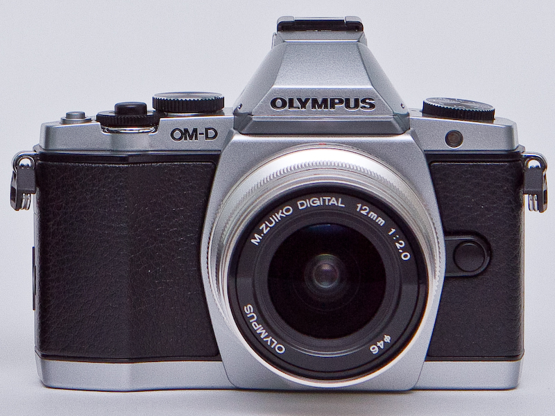 <b>光軸の真上にEVFを配置している</b>