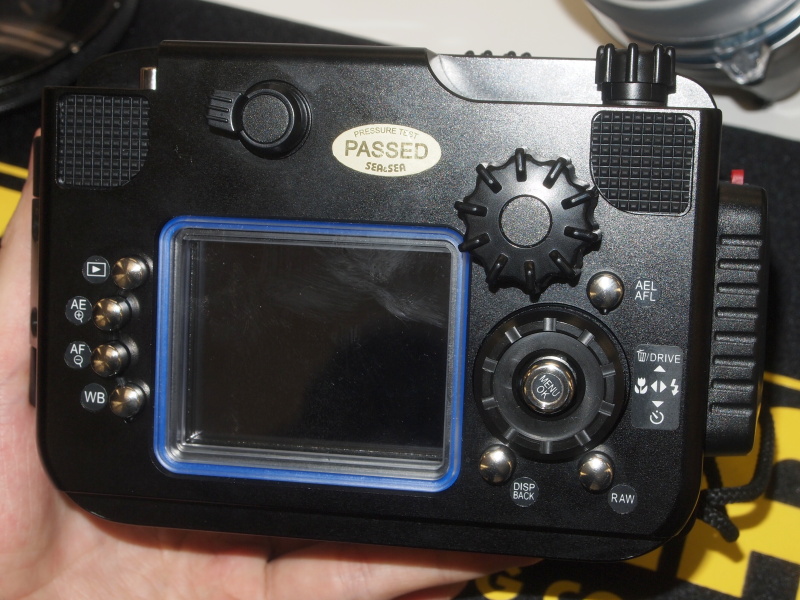 <b>背面ダイヤルの操作にも配慮した</b>