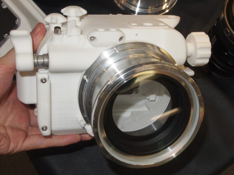 <b>NEX-7用ハウジングのモックアップ。NEX-7用に関する問い合わせは多いという</b>