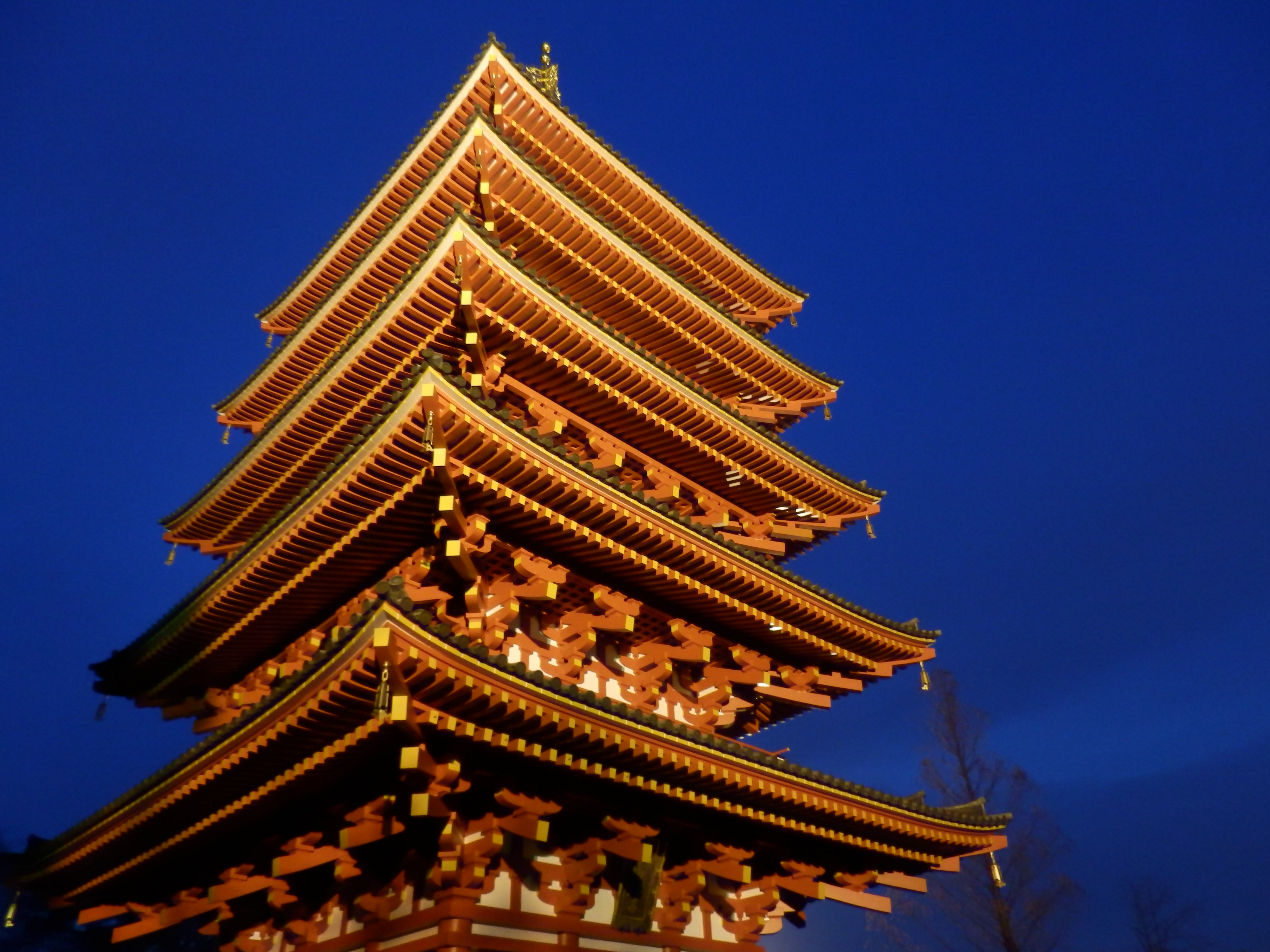 <b>手持ち夜景 / SH-25MR / 約5.4MB / 4,608×3,456 / 1/2秒 / F3 / 0.0EV / ISO400 / WB:オート / 4.2mm</b>