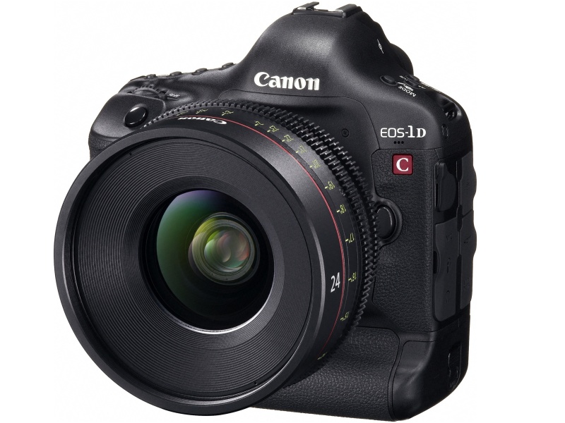 <b>EOS-1D C。装着レンズはCN-E24mm T1.5L</b>