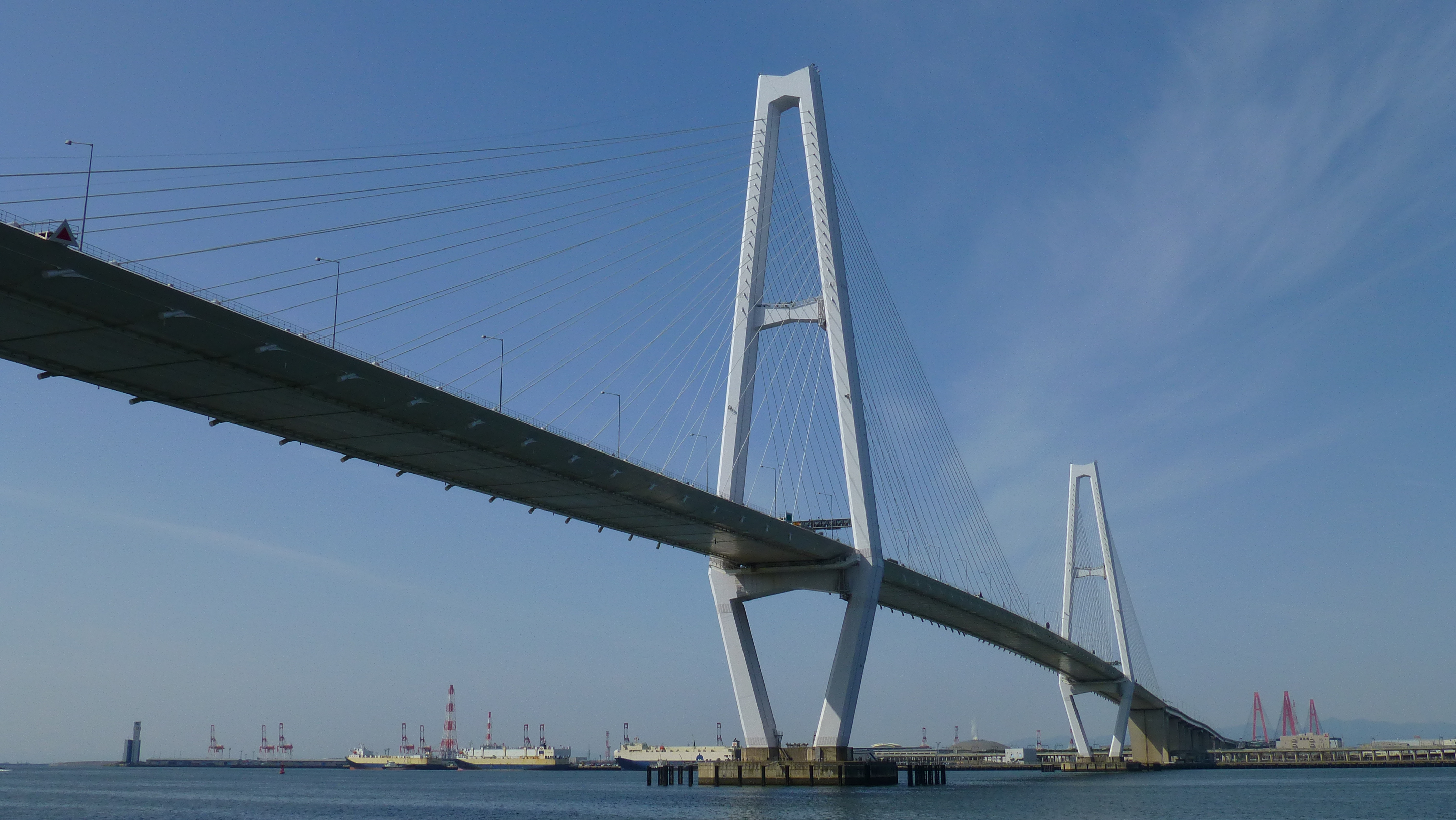 <b>DMC-TZ30 / 約4.4MB / 4320x2432 / 1/2,000秒 / F4.5 / -0.3EV / ISO100 / WB:オート / 6.1mm</b>