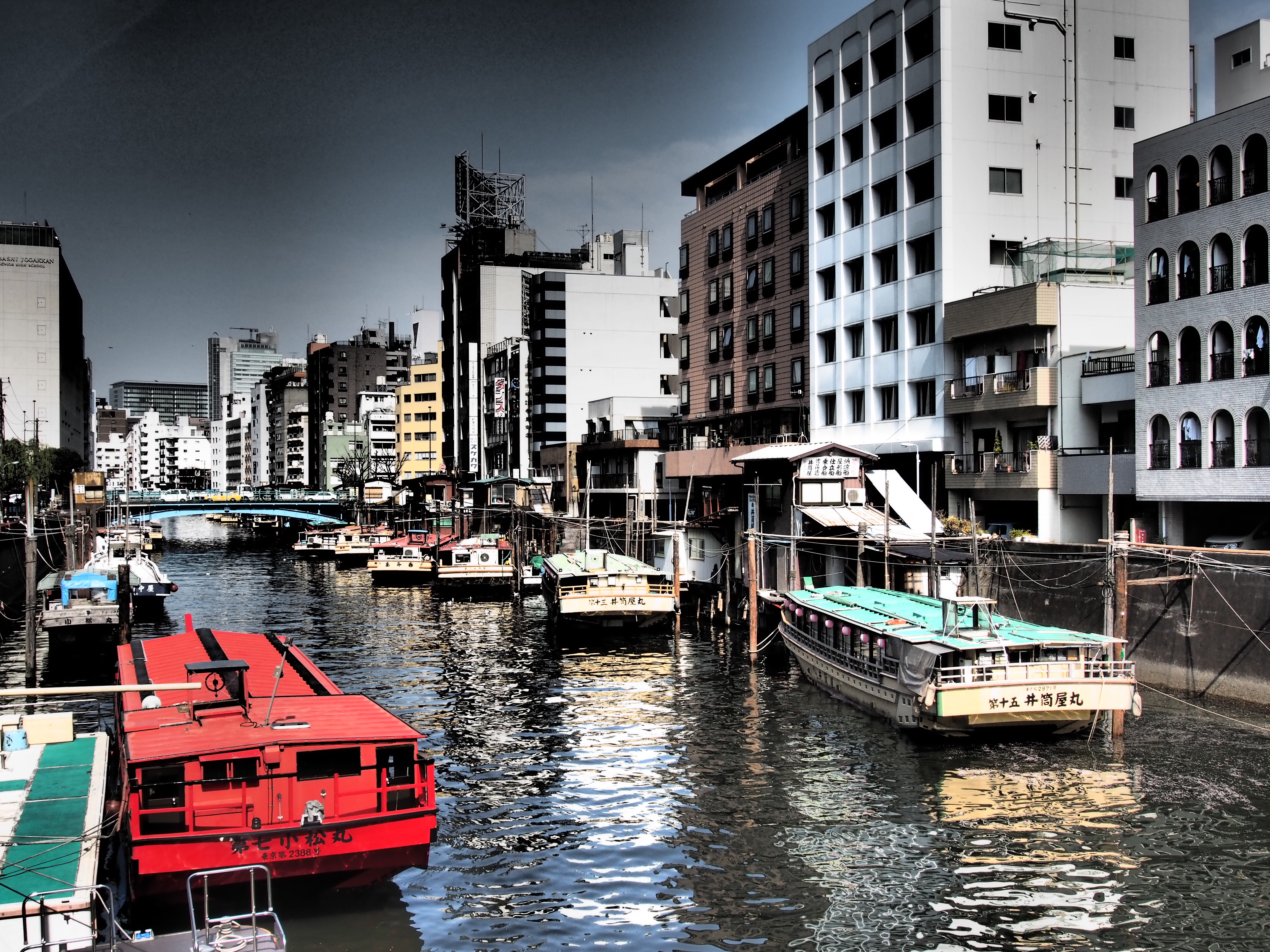 <b>アートフィルター：ドラマチックトーン / E-M5 / M.ZUIKO DIGITAL ED 12-50mm F3.5-6.3 EZ / 約8.5MB / 4,608×3,456 / 1/640秒 / F8 / 0.0EV / ISO200 / WB:オート / 19mm</b>