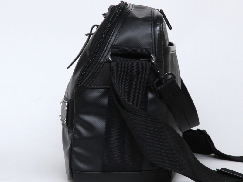 <b>斜めになった開口部が特徴</b>