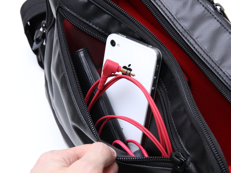 <b>ポケットの内部は開口部より広い</b>