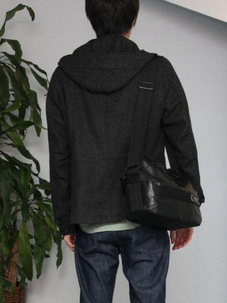 <b>肩に掛けたところ</b>