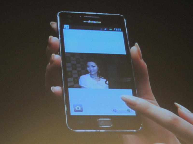 <b>スマートフォンに転送した画像をプレビューしているところ。拡大表示も可能</b>