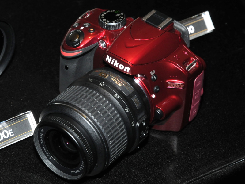 <b>D3200（レッド）</b>