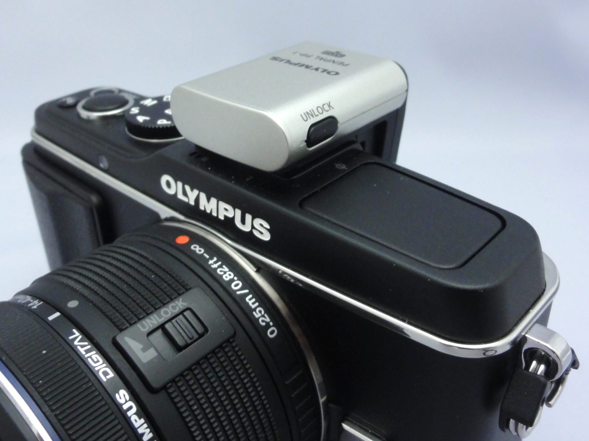 <b>E-P3に装着したところ</b>