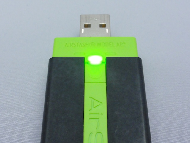 <b>USB端子を使ったデータ転送や給電も可能</b>