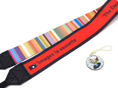 <b>リバーシブルカメラストラップ（マルチストライプ/モーメント レッド）</b>