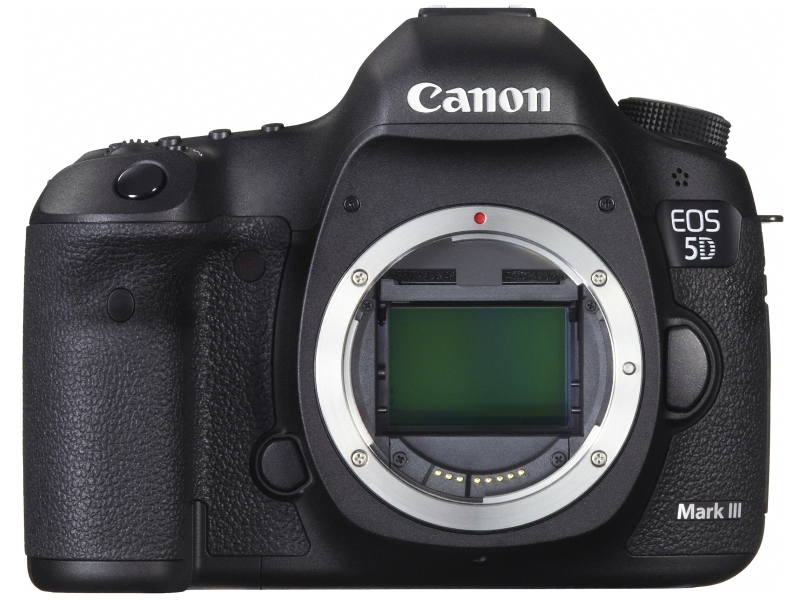 <b>EOS 5D Mark III。価格はオープンプライス。実勢価格は35万8,000円前後</b>