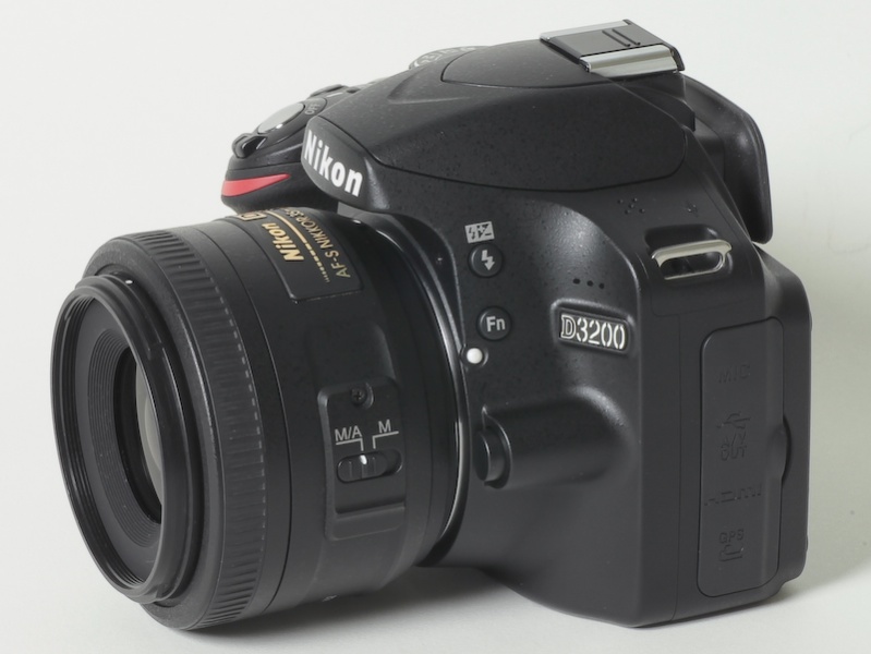 <b>現行システムでミニマム構成となるAF-S DX NIKKOR 35mm F1.8 Gとの組み合わせ例</b>