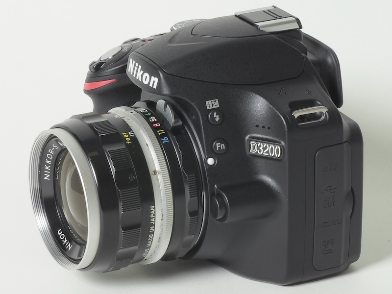 <b>D40系の末弟だけに、非Aiの無改造MFレンズも装着可能だ</b>