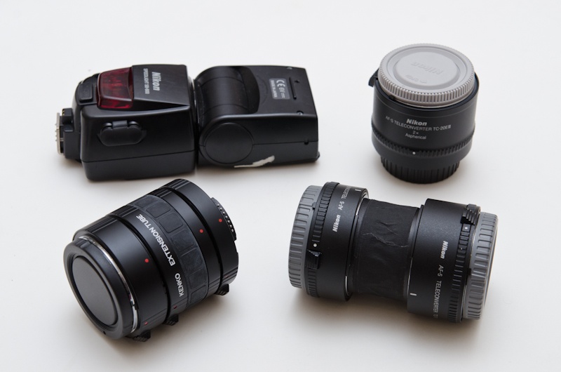 <b>もうひとつのメイン機がペンタックス。こちらも各種それぞれ使い分けている。右下写真に合体して見える機材は、倍率の違うテレコンバーターを2種類キャップの部分をテープで繋げて、どちらからでも外して使えるように自作したもの。これは今度真似させて頂きます。</b>