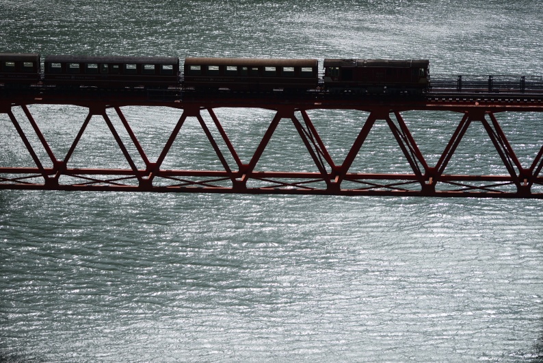 <b>(c)中井精也</b>