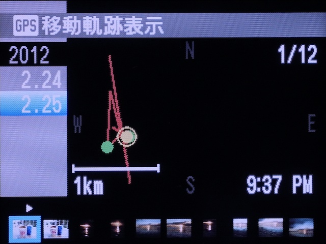 <b>新機能の移動軌跡表示。トラックデータを液晶モニター上で表示する。地図表示がないのは残念</b>