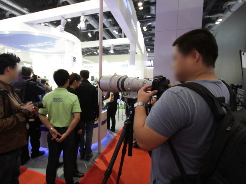 <b>70-200mmクラスのレンズに三脚まで用意して来場するのは珍しいことではないようだ。</b>