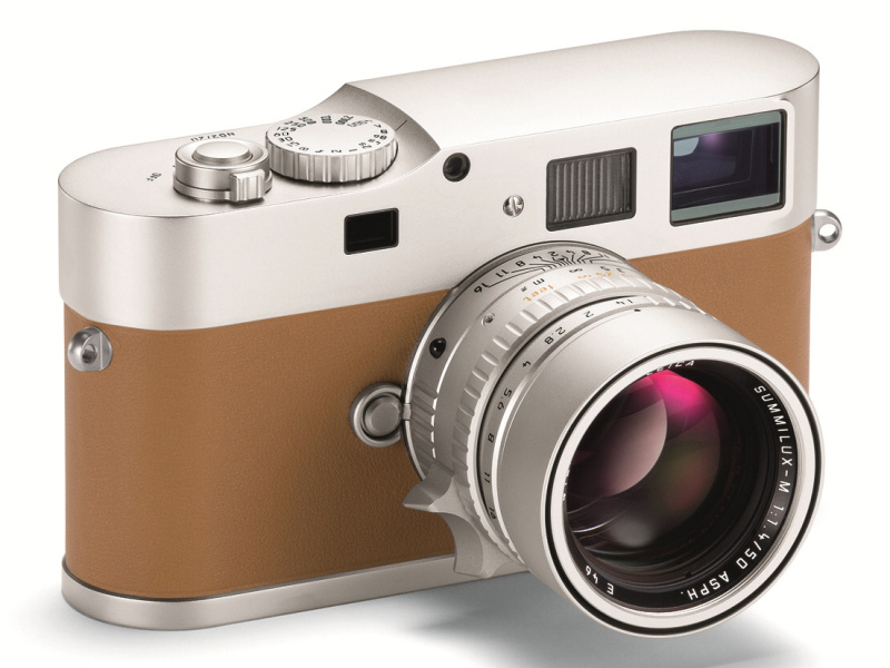 <b>ライカM9-Pエルメスエディション。装着レンズはズミルックスM f1.4/50mm ASPH.</b>