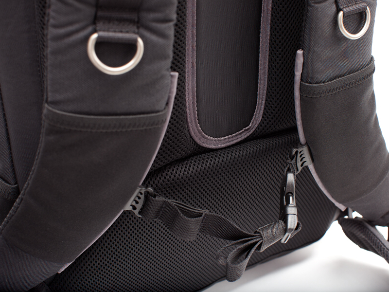 <b>ウエストベルトで荷物の揺れを軽減できるという</b>