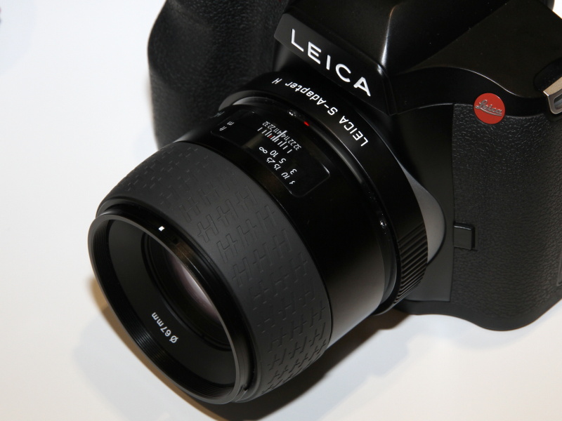 <b>HレンズをS2に装着したところ。レンズシャッターの速度はレンズに依存する</b>