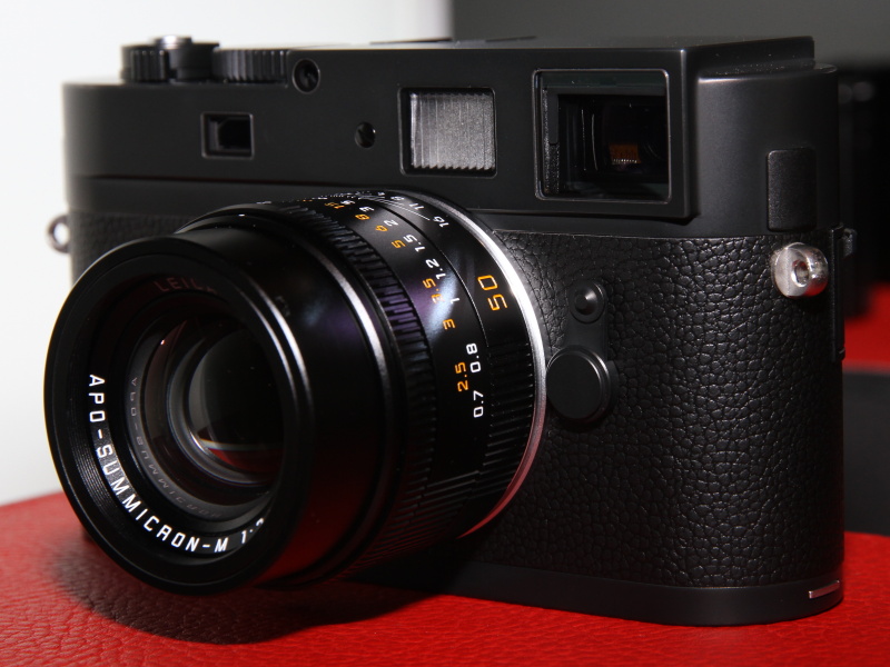 <b>アポ・ズミクロンM f2.0/50mm ASPH.をMモノクロームに装着</b>