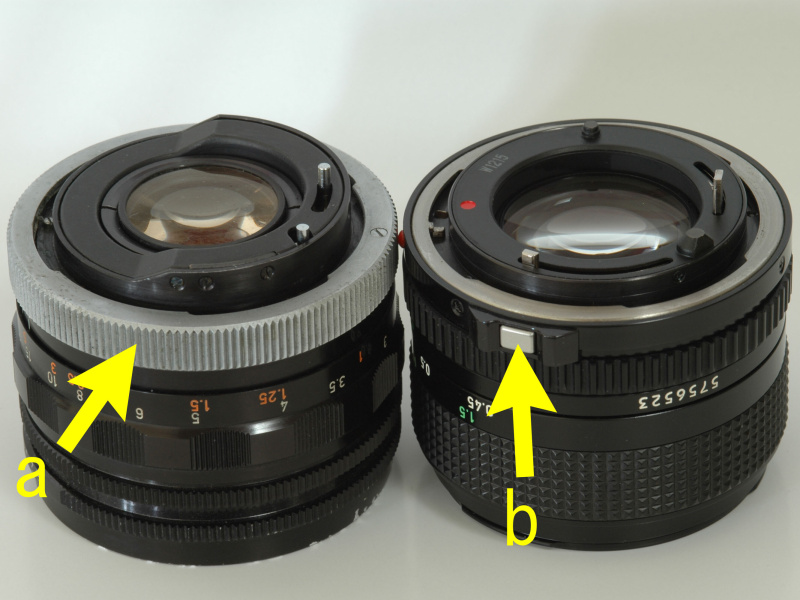 <b>Rレンズ（左）とニューFDレンズ（右）の比較、Rレンズの締め付けリング（a）が下に伸びて鏡筒外殻部と一体になったと考えられる。ロックボタン（b）も設けられた</b>