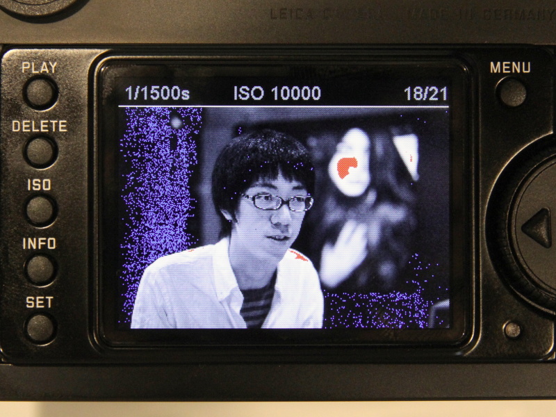 <b>クリッピングのしきい値を0%/100%としたところ。赤が白飛び、青が黒潰れの警告</b>