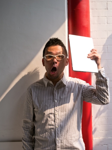 <b>2011年、北京の四合院造りのホテル中庭にて</b>