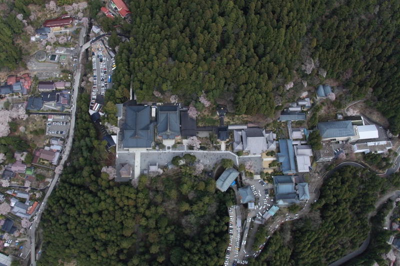 <b>写真集「甦る五重塔 身延山久遠寺」より (c)鹿野貴司</b>