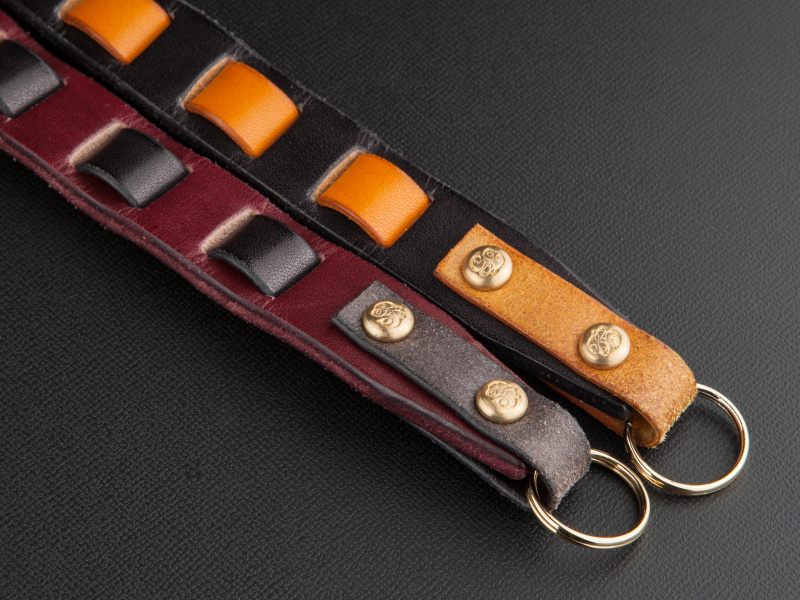 <b>刻印付きのカシメは、オリジナルパーツだ。細部にわたってこだわりに満ちている</b>