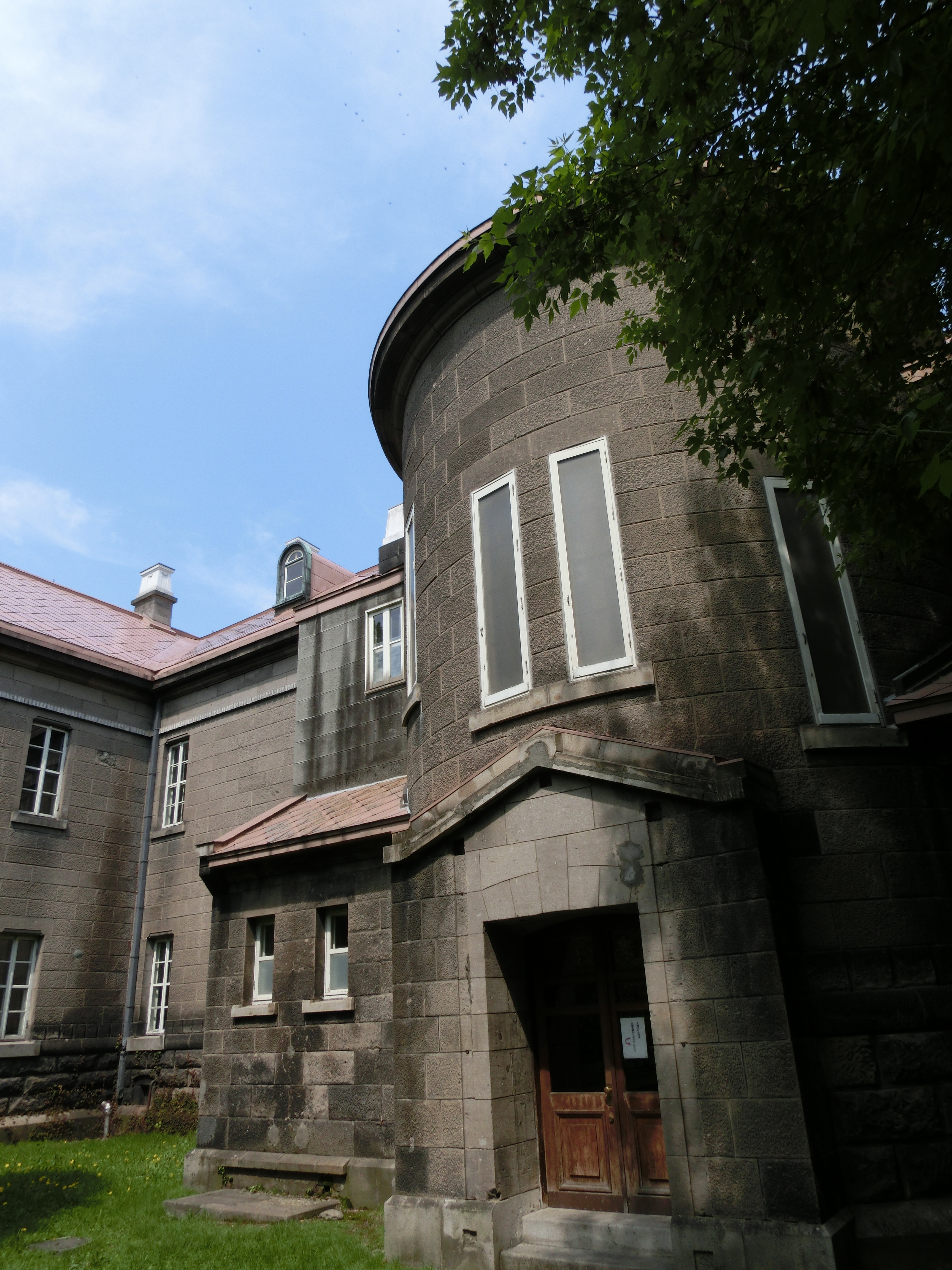 <b>広角端の画面中央部は、安い一眼レフ用レンズに負けないくらいにシャープ。四隅の崩れはちょっと気になるけれど。EX-ZR300 / 4,608×3,456 / F3 / 1/1000秒 / -0.3EV / ISO80 / WB:オート / 4.24mm（24mm相当）</b>