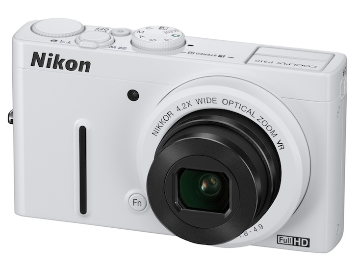 <b>今回からホワイトボディが選べるようになった。モードダイヤルやシャッターボタンなども白仕上げとなる</b>