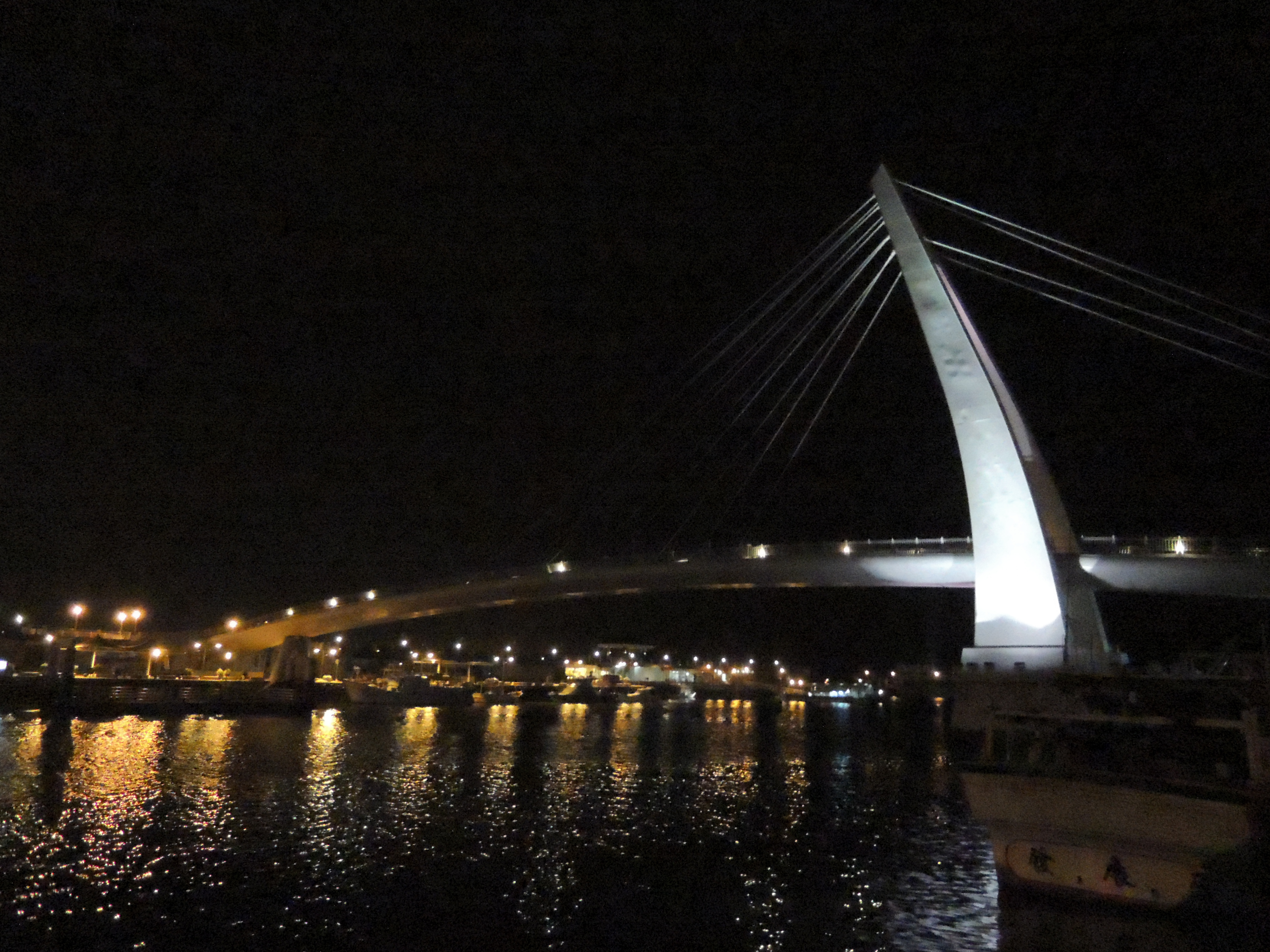 <b>COOLPIX P310 / 約5.3MB / 4,608×3,456 / 1/125秒 / F1.8 / -2.0EV / ISO6400 / WB:オート1 / 4.3mm</b>